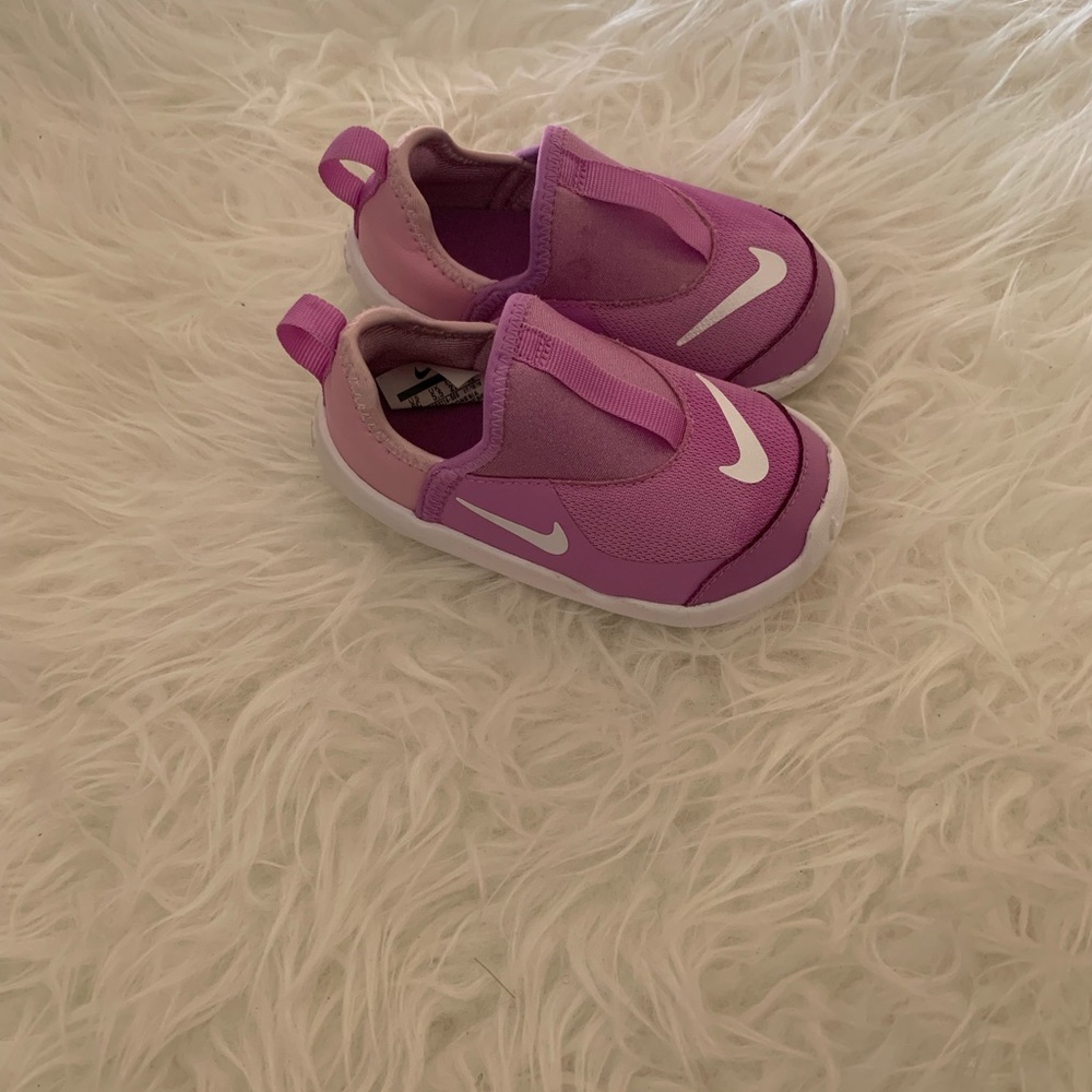 Toddler girls Nike sneakers. Pinkish Purple